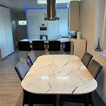 Villa Spacious & Cozy With Open Kitchen Lounge *