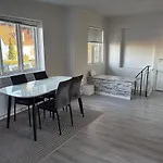Spacious & Cozy With Open Kitchen Lounge *