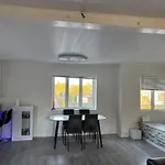 Spacious & Cozy With Open Kitchen Lounge *