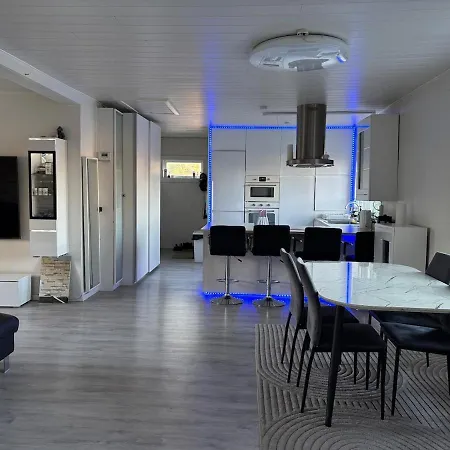 Spacious & Cozy With Open Kitchen Lounge