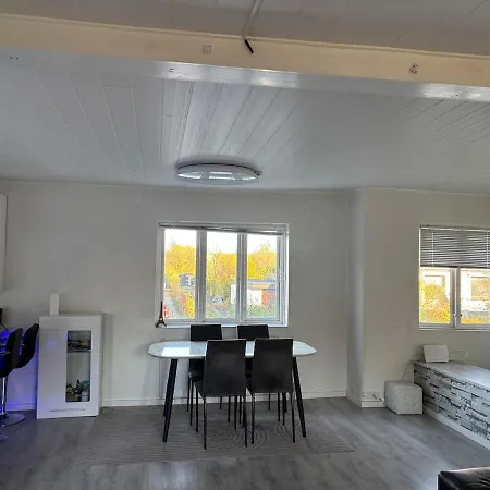 Spacious & Cozy With Open Kitchen Lounge *