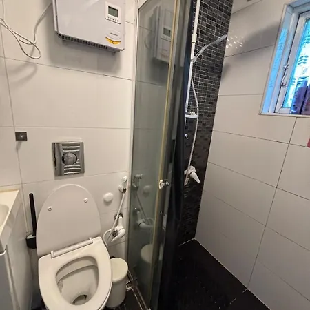 Spacious & Cozy With Open Kitchen Lounge *