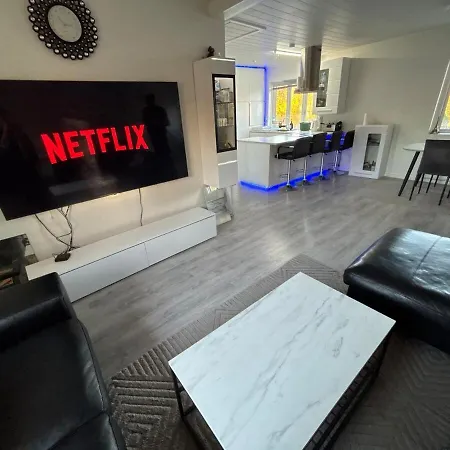 Spacious & Cozy With Open Kitchen Lounge