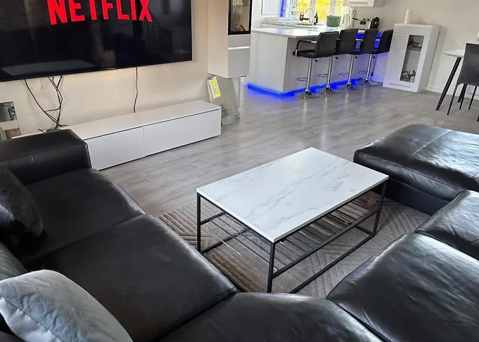 Spacious & Cozy With Open Kitchen Lounge Søborg