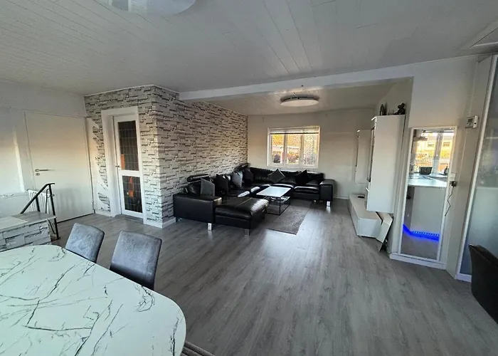 Villa Spacious & Cozy With Open Kitchen Lounge *
