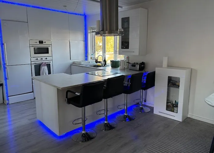 Spacious & Cozy With Open Kitchen Lounge