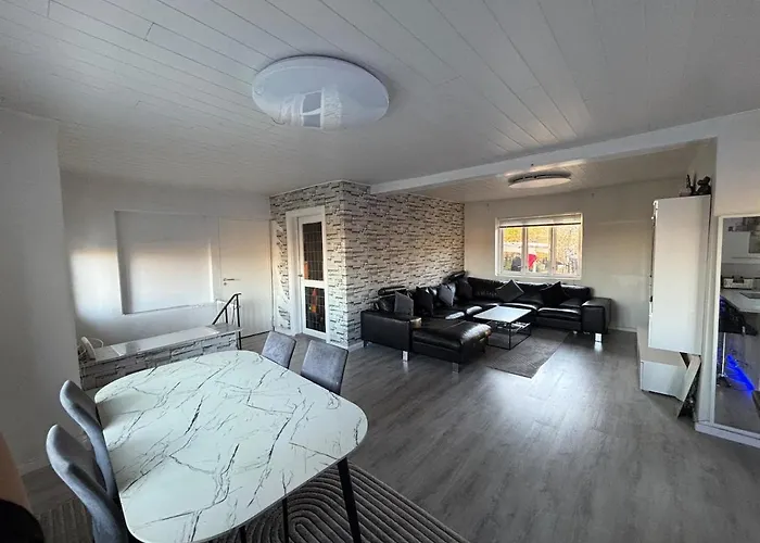 Spacious & Cozy With Open Kitchen Lounge Søborg