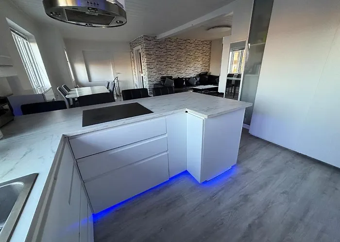 Spacious & Cozy With Open Kitchen Lounge
