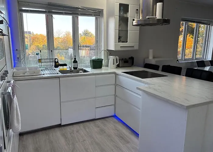 Spacious & Cozy With Open Kitchen Lounge Villa