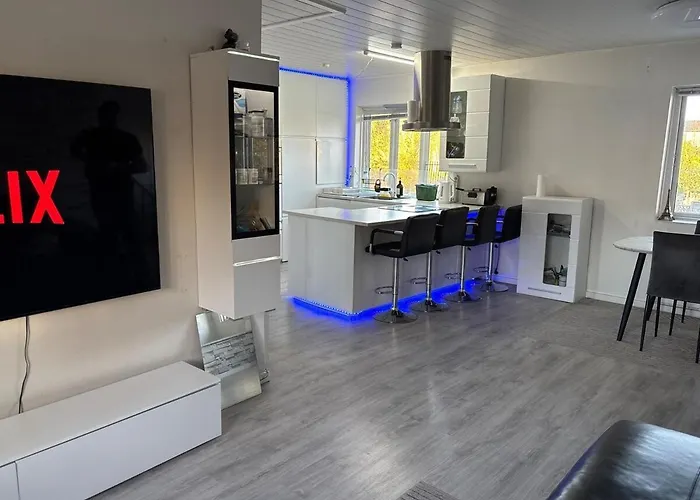 Spacious & Cozy With Open Kitchen Lounge Villa *