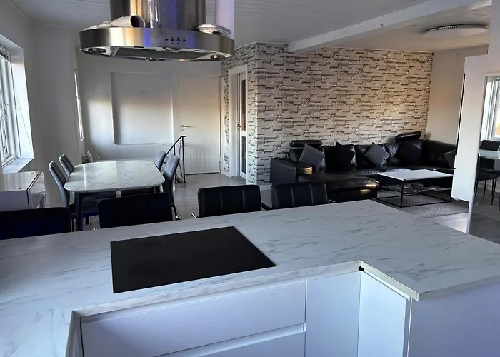 Spacious & Cozy With Open Kitchen Lounge Søborg